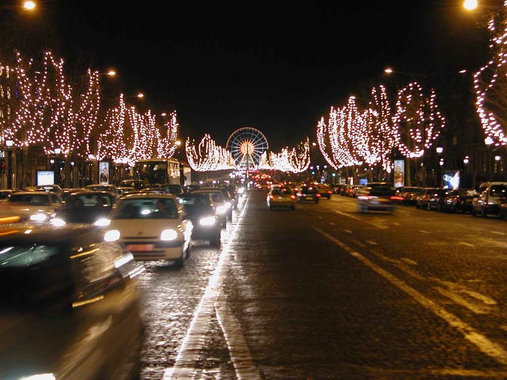 Av-Champs-elysees1 香榭麗舍大道尾端的協和廣場,每年冬季會架起摩天輪
