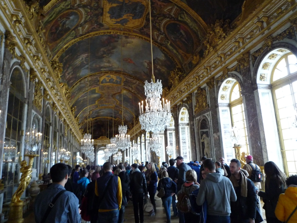 Château-de-Versailles_3 鏡廳在旺季的時候,人很多,建議早上一開們就去最寧靜