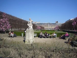 巴黎皇家宮殿花園 (Jardin du Palais Royal)是巴黎人的後花園