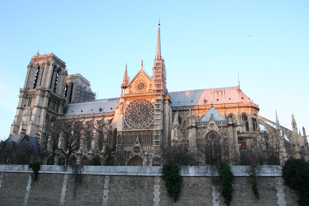 巴黎聖母院 Notre-Dame de Paris 有名的玫瑰花窗