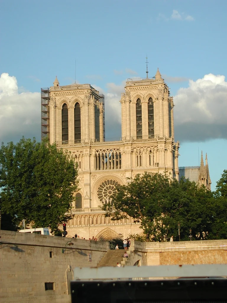 巴黎聖母院 Notre-Dame de Paris 的正面