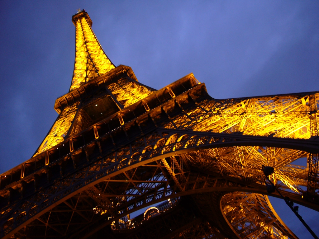 Paris Tour Eiffel night 艾菲爾鐵塔 Tour Eiffel 夜間燈光景色