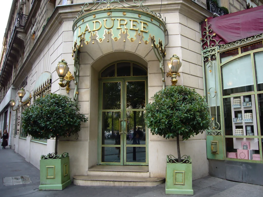 來巴黎必去的 Ladurée 皇家甜點店