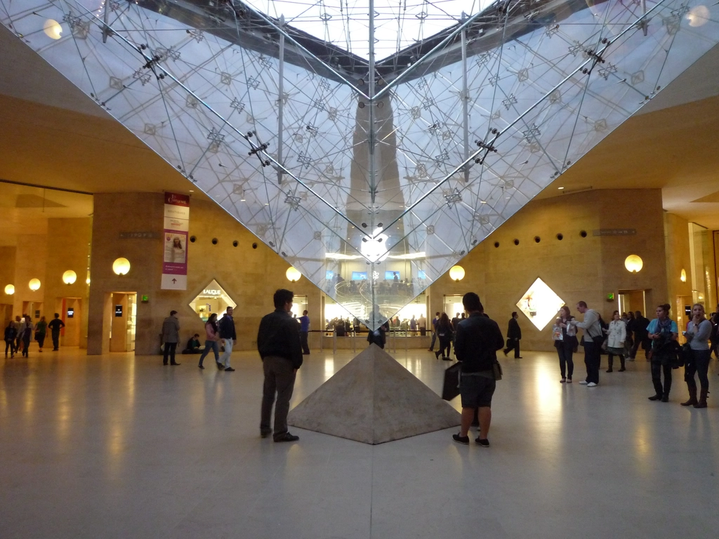 louvre_16 地下商場銜接羅浮宮的入口,是最多人打卡的地點