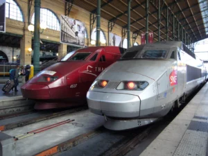 法國高速鐵路發達，跨國旅行火車是很方便的交通工具