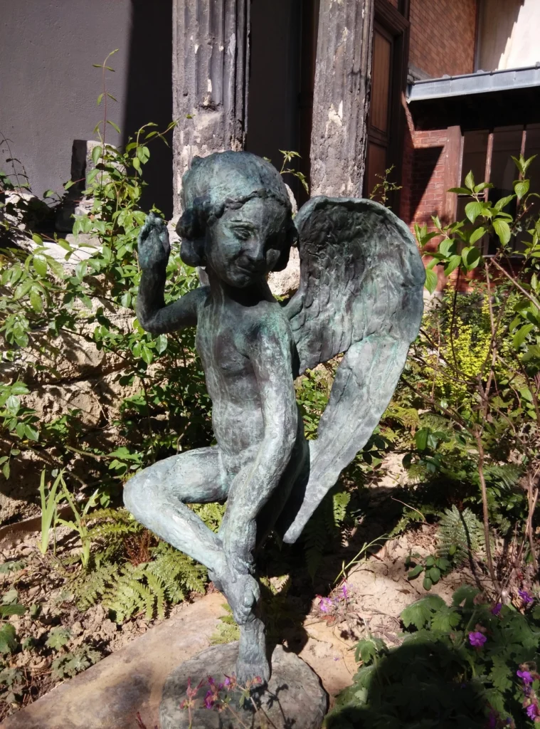 布爾代爾美術館庭院裡有許多小巧精緻的雕塑作品