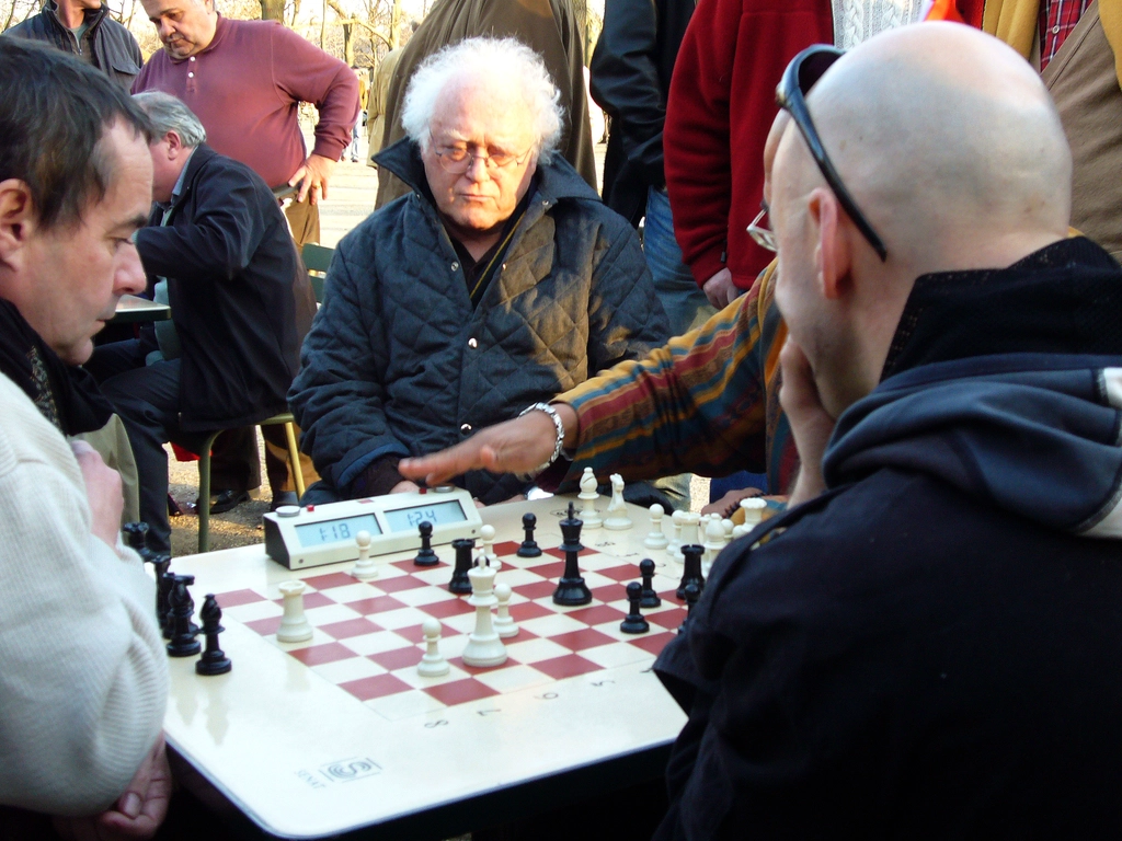 盧森堡公園下棋區是年長者的最愛