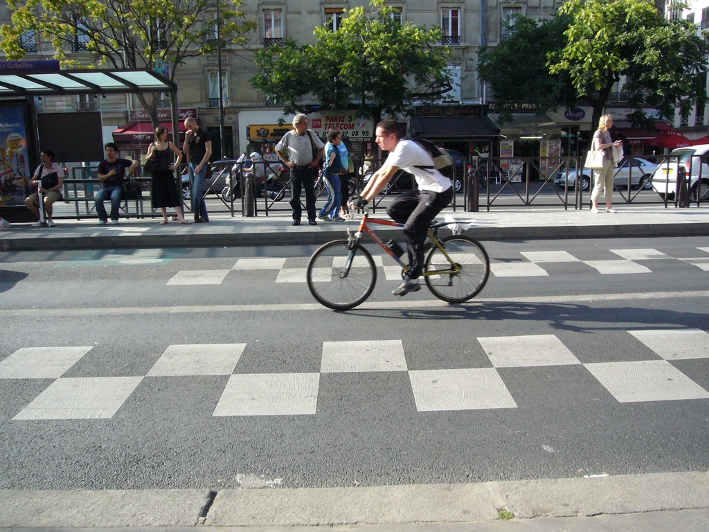 Paris-velo-02 巴黎街頭的單車