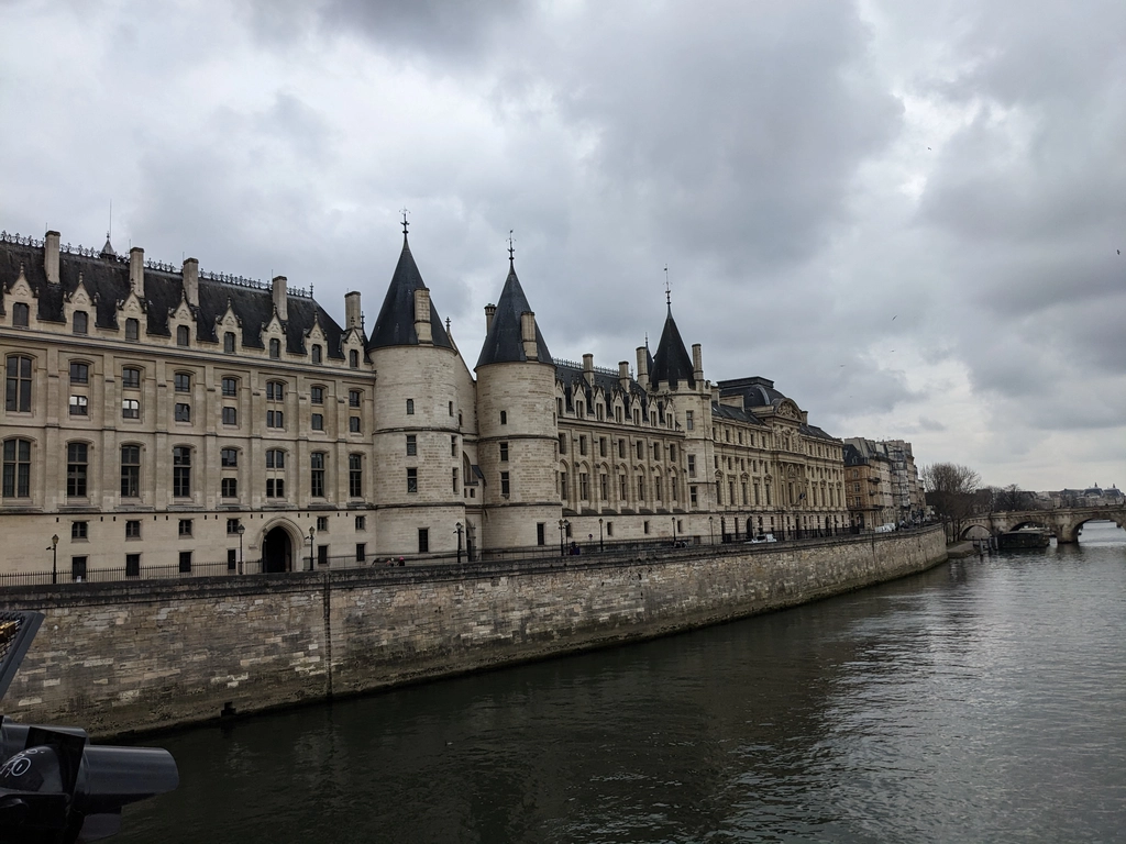 巴黎古監獄 La Conciergerie 的外觀