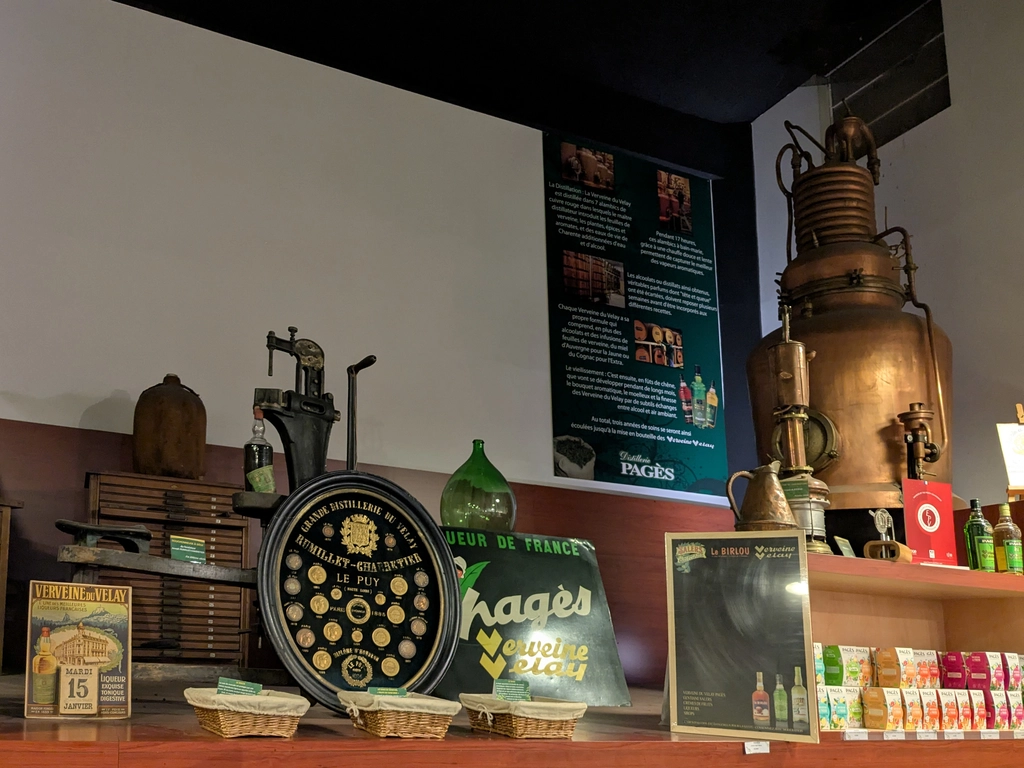 Le Puy-en-Velay 的 Pages 蒸餾館設備