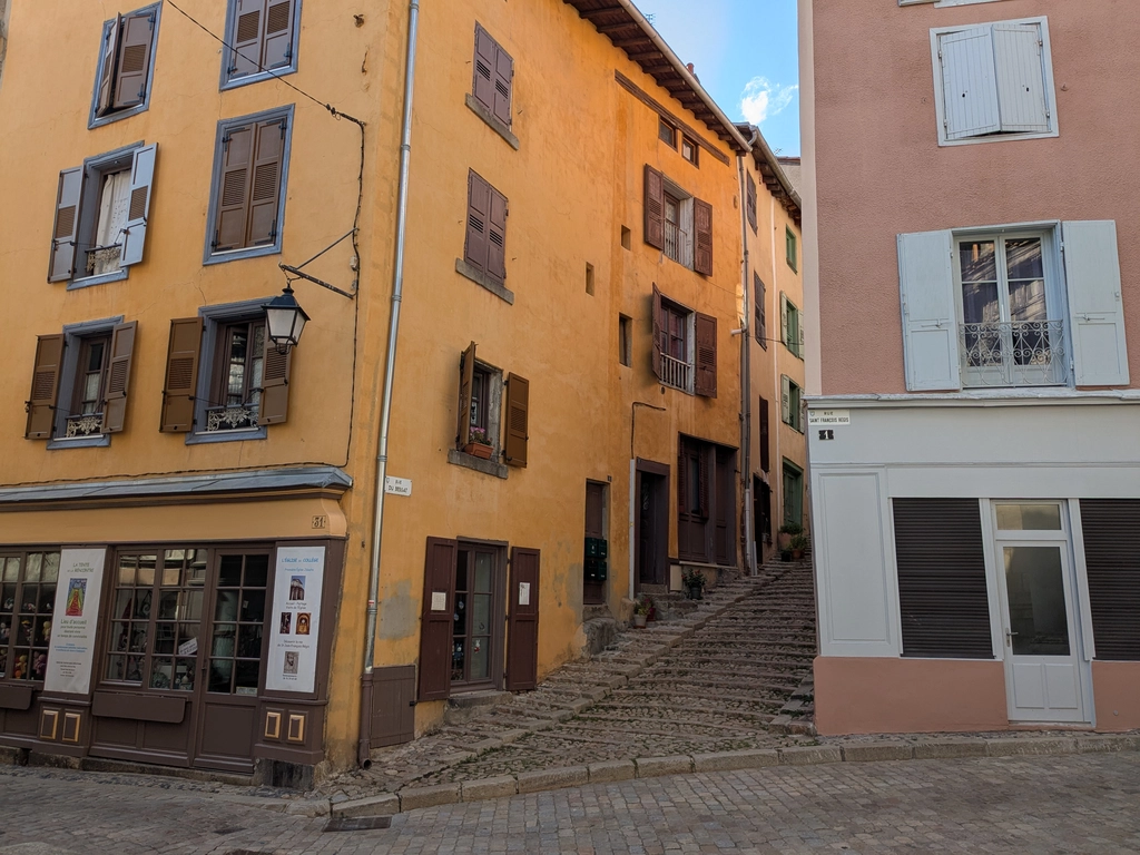 Le Puy-en-Velay 的街景