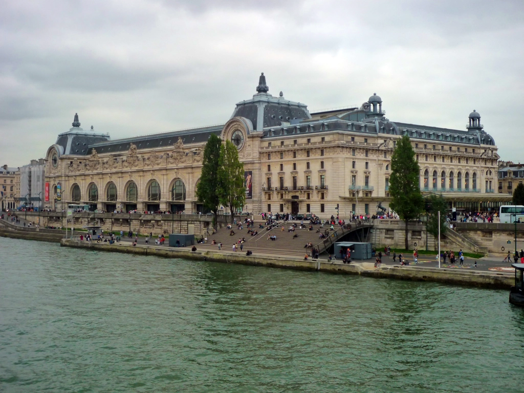 paris-musee-orsay 巴黎奧賽美術館就在塞納河河畔