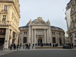 證券交易所皮諾私人美術館大門與建築