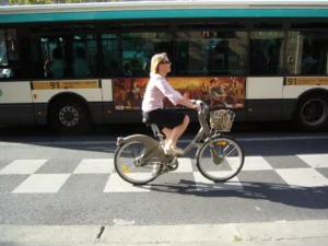 巴黎 velib' 的第一款車型，現已改為較明亮的綠色與藍色