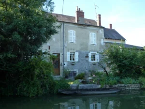 布爾日沼澤區旁的庭院