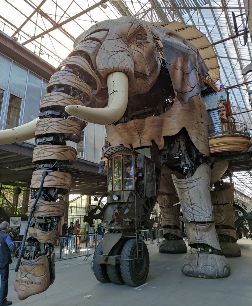 南特島機械大象