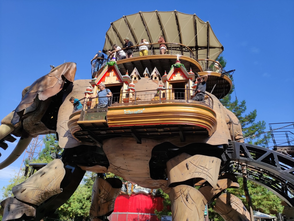 南特島機械大象