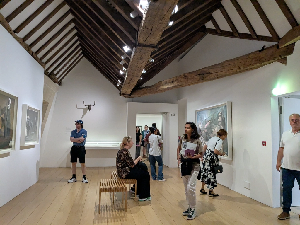 畢卡索美術館展廳屋樑