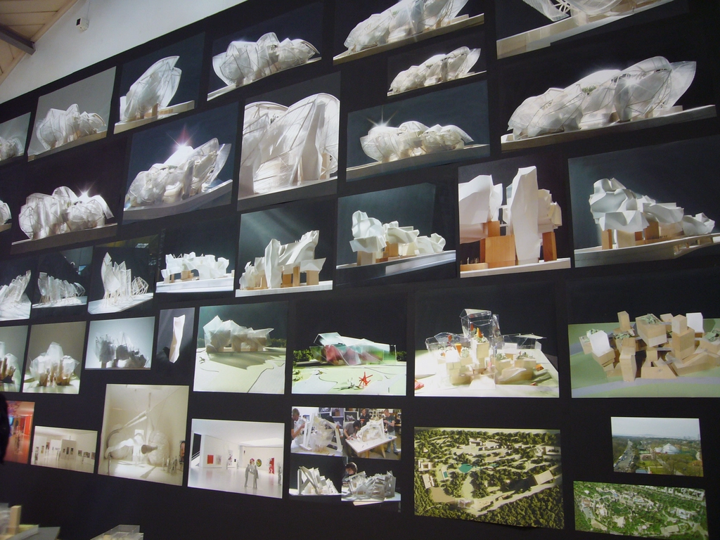 Pavillon Arsenal 展廳裡的建築概念模型照片