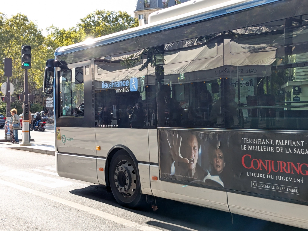 巴黎公車外觀