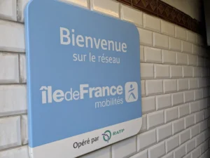 地鐵入口的標誌