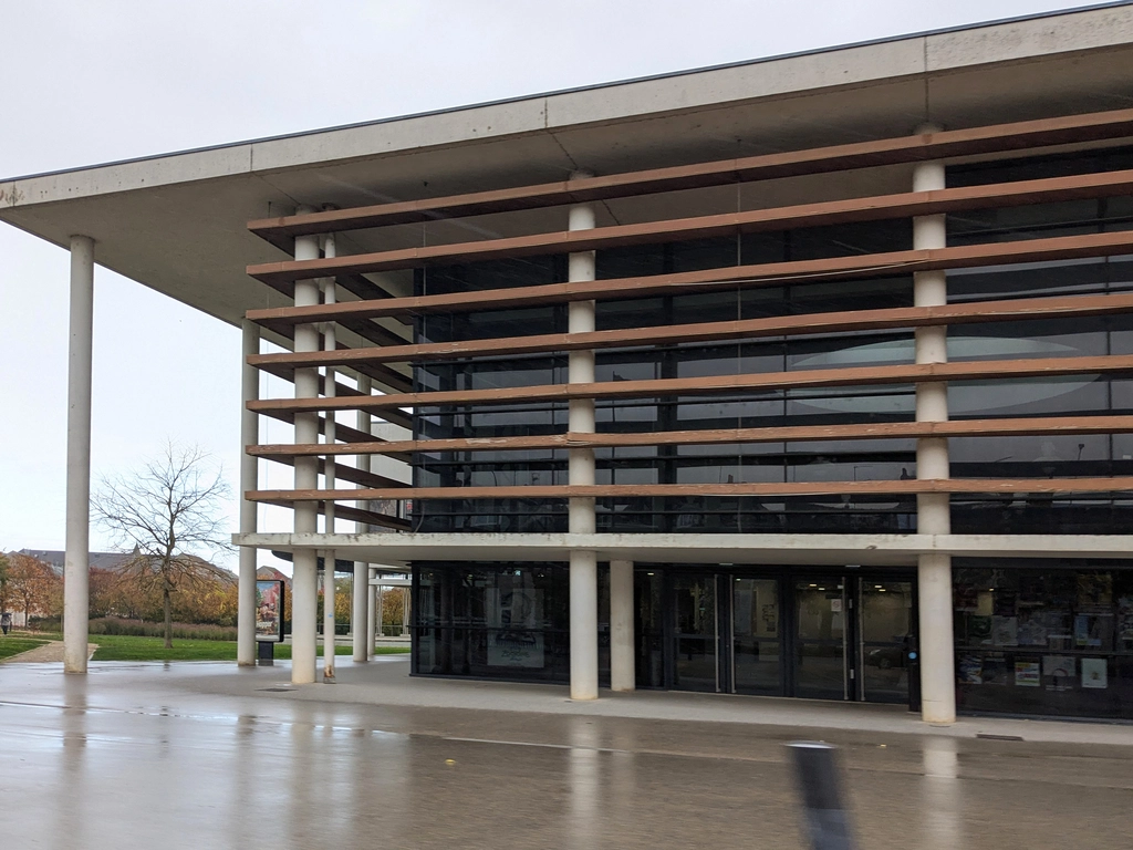 伊蘇丹 Issoudun 的文化設施