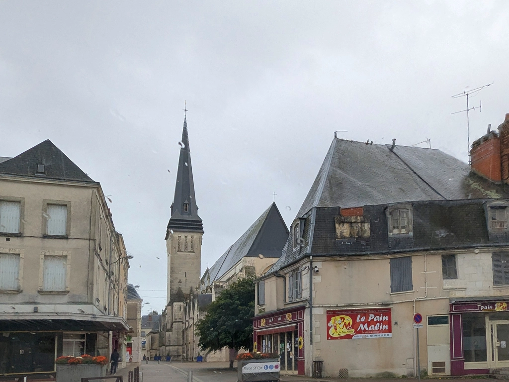 伊蘇丹 Issoudun 的老城區與聖賽爾主教堂 Saint-Cyr