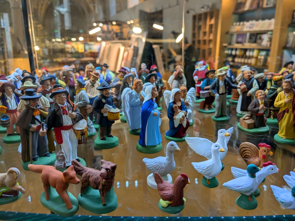 聖伯爾納學院紀念品店的中世紀人偶