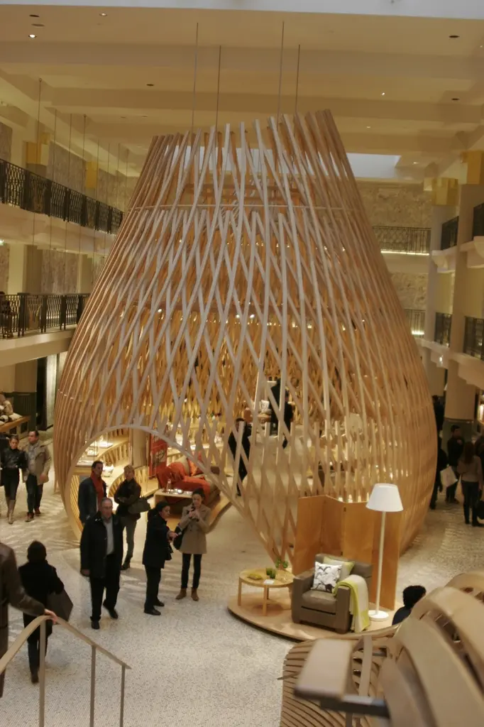 Hermès Sèvres 旗艦店前身是游泳池