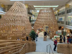 Hermès Sèvres 旗艦店內的木屋結構