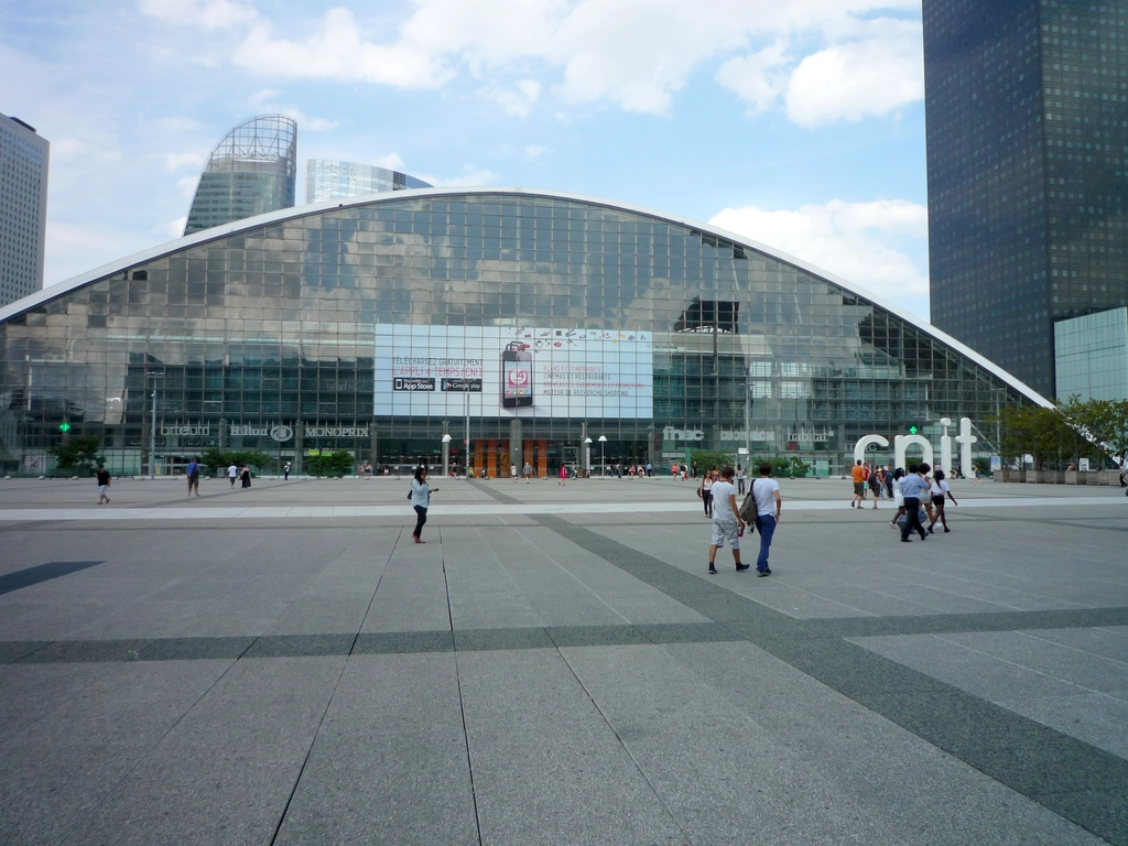 巴黎 La Défense (拉德方斯) 的 CNIT 購物中心