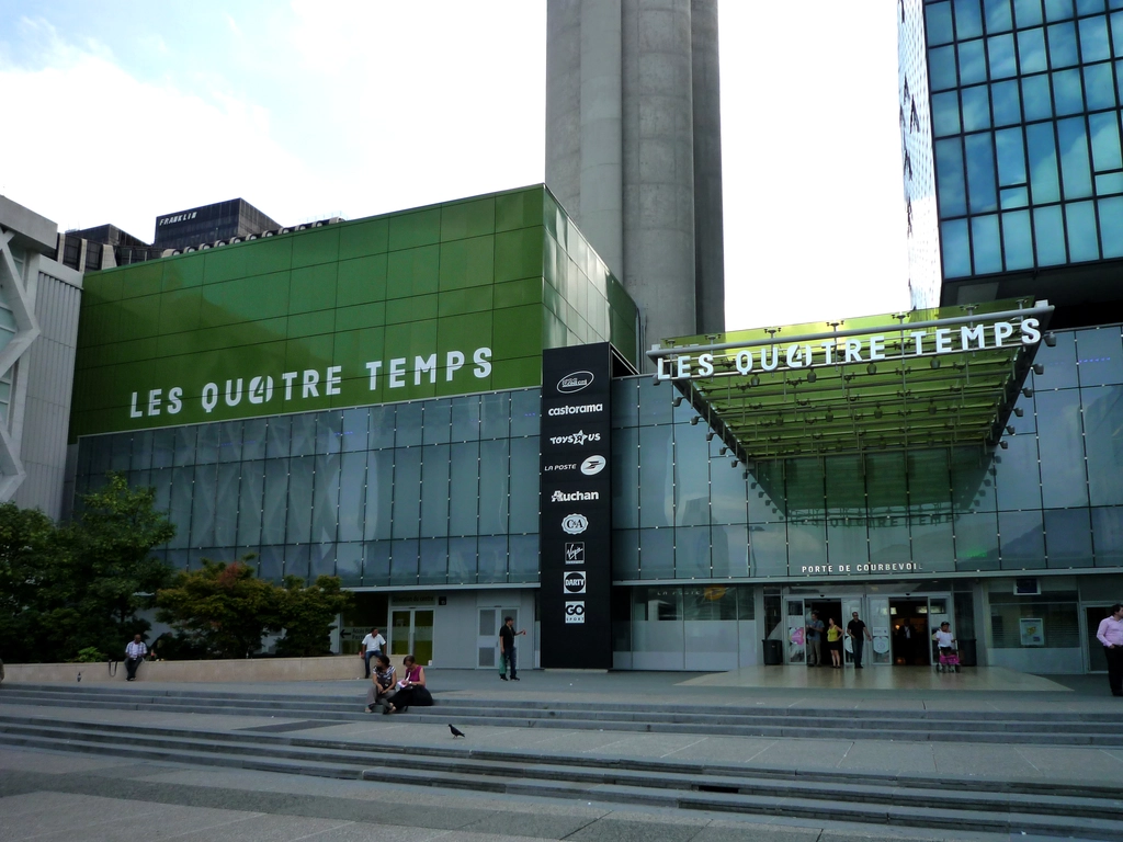 巴黎 La Défense (拉德方斯) 的購物中心入口