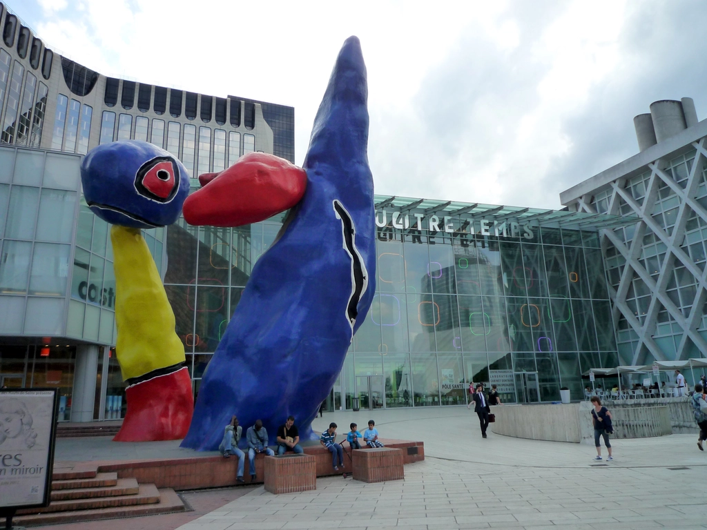 巴黎 La Défense (拉德方斯) 的讓·米羅 (Joan Miró)巨型雕塑