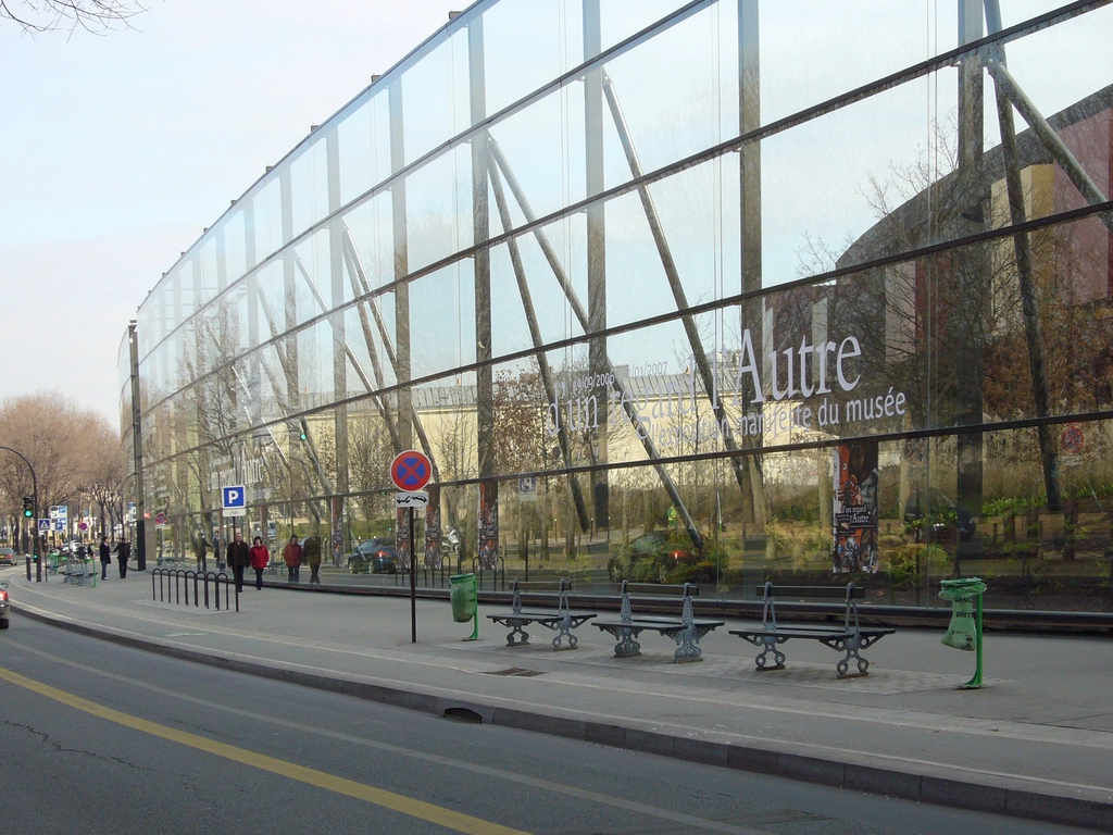 布朗利博物館外觀透明牆