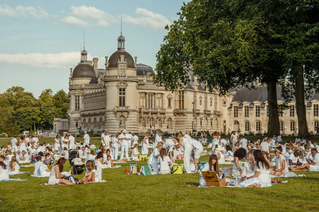 46. Pique-Nique en Blanc