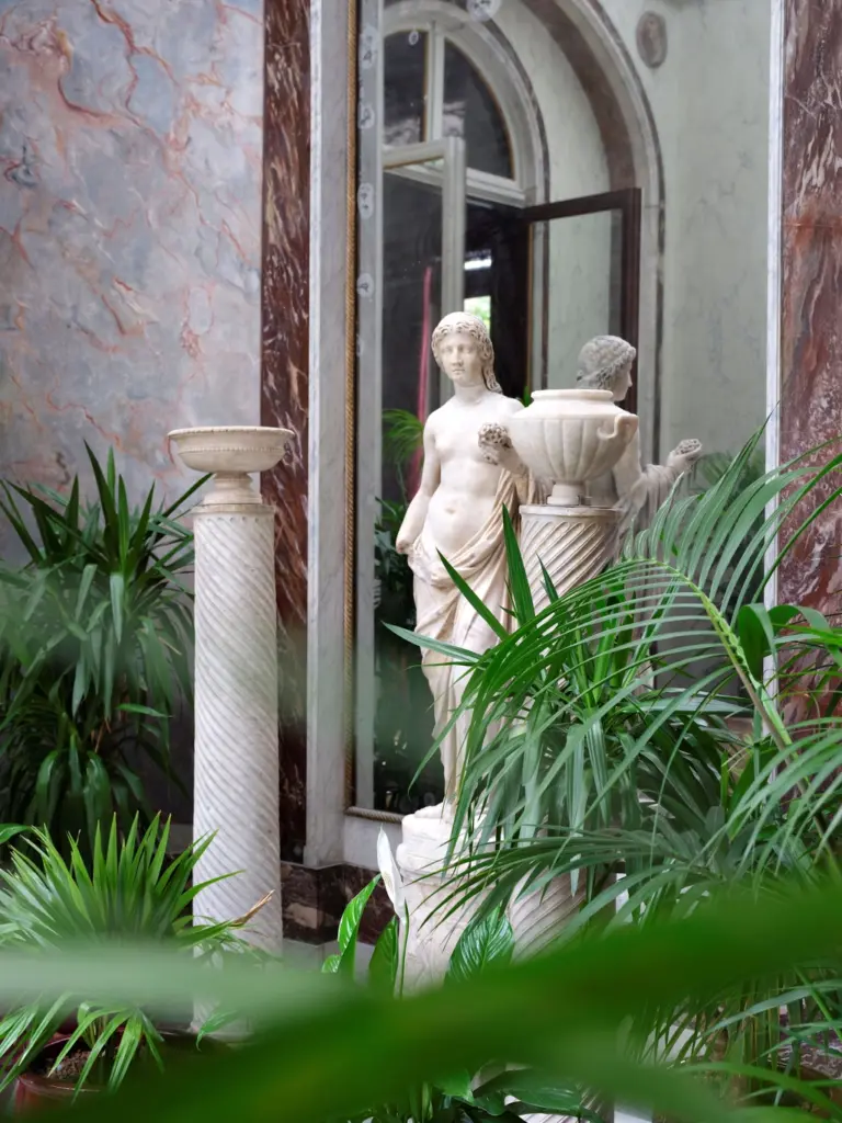 雅克馬爾-安德烈博物館花園內的雕像