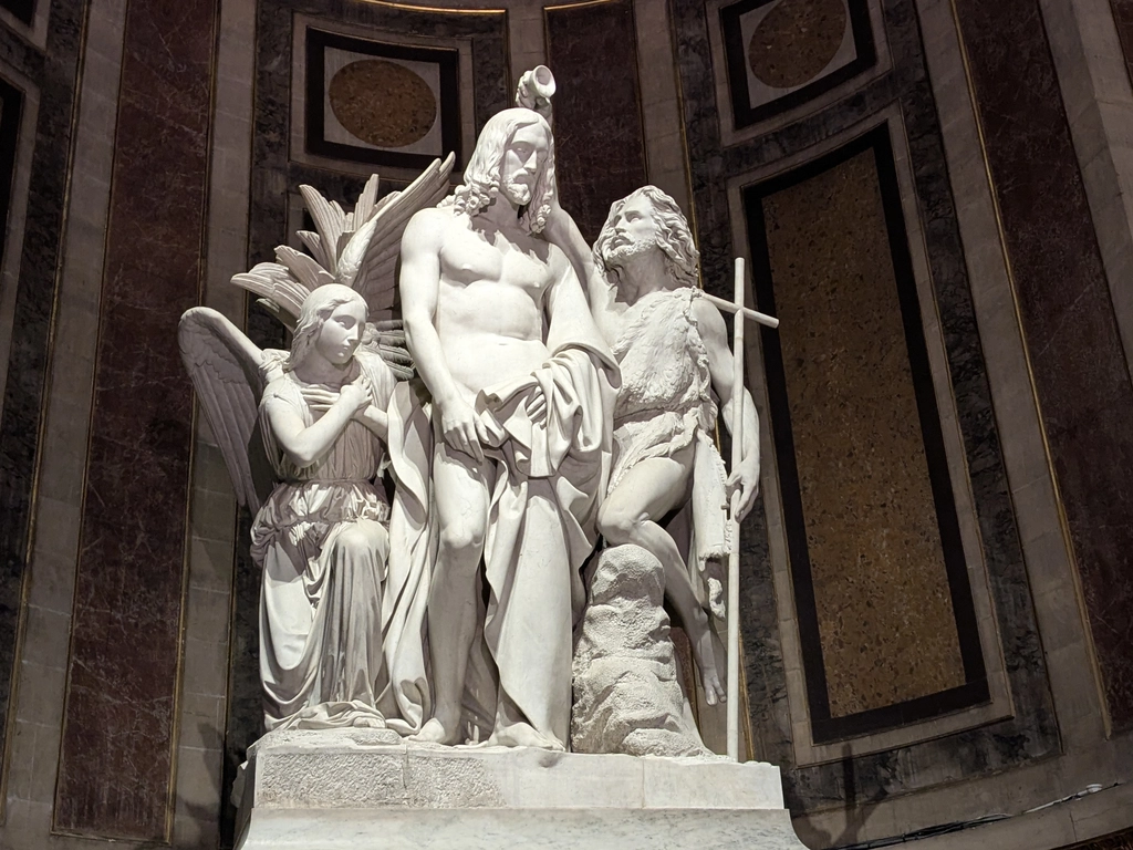 巴黎馬德蓮教堂的雕像