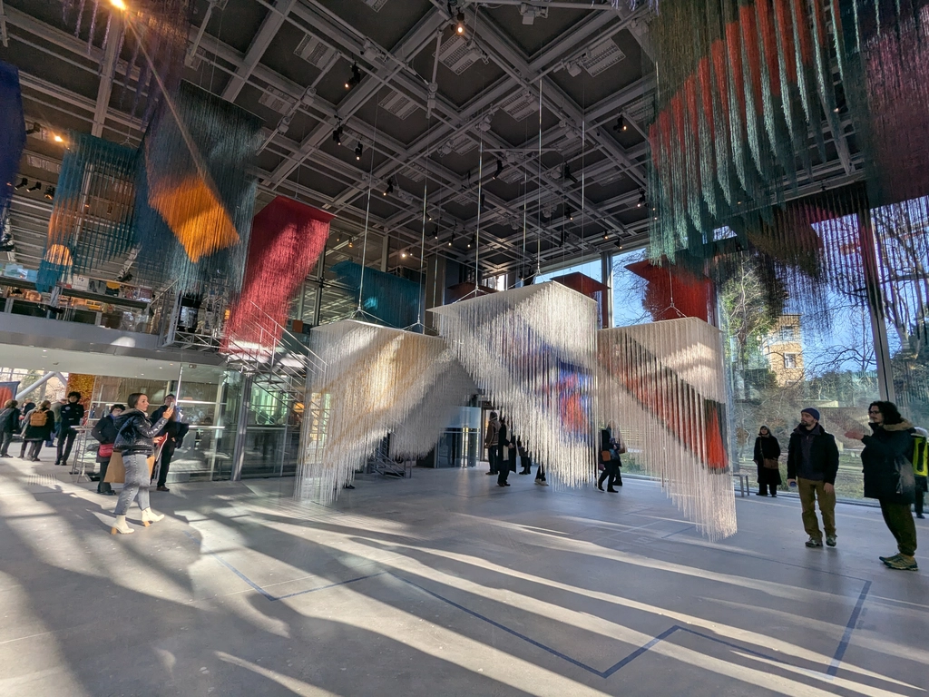 La Fondation Cartier 舊址的 Olga de Amaral 特展