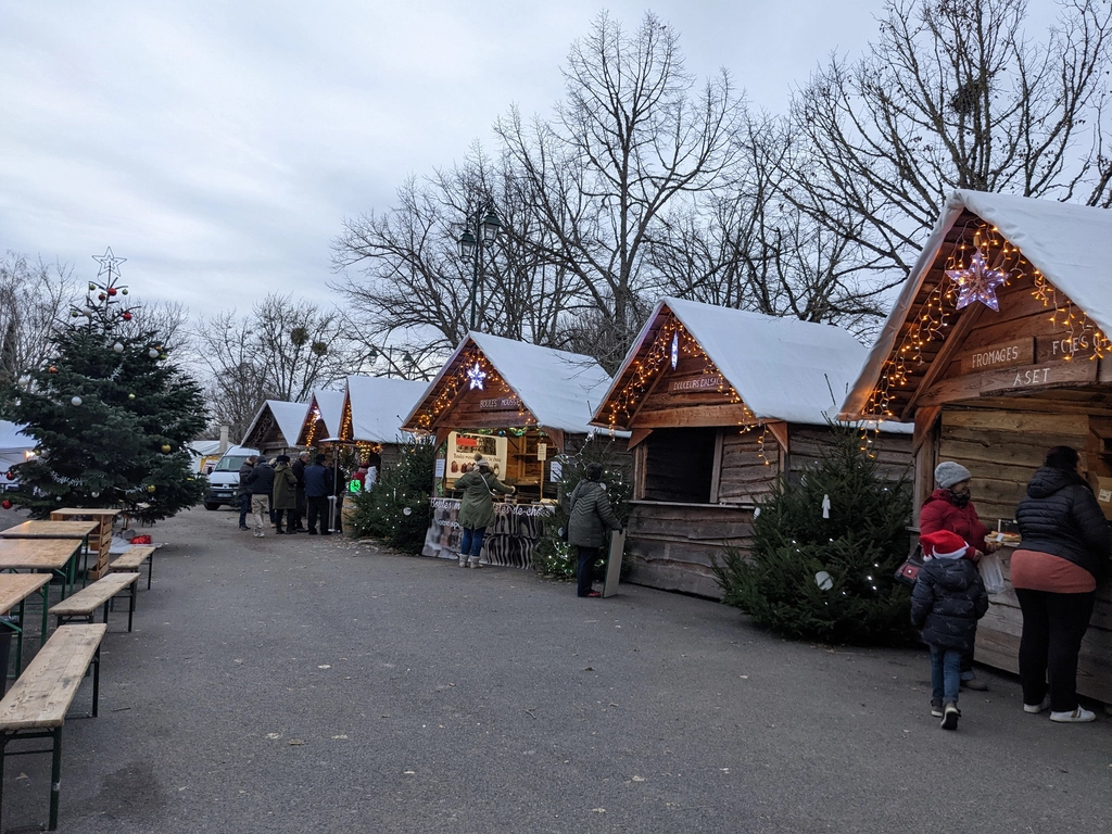 法國聖誕市集的小木屋
