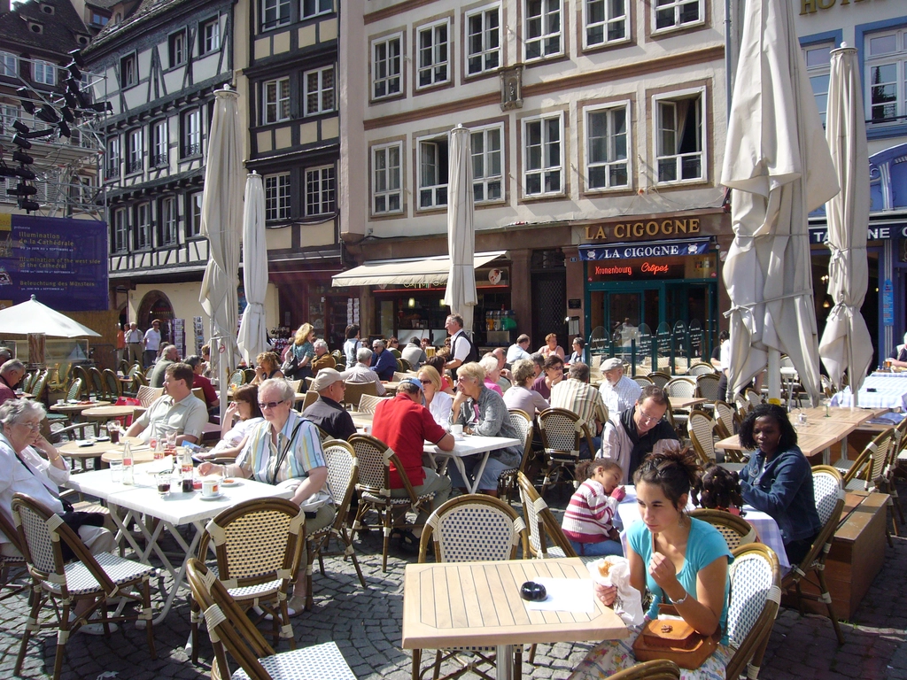 史特拉斯堡夏天的露天咖啡