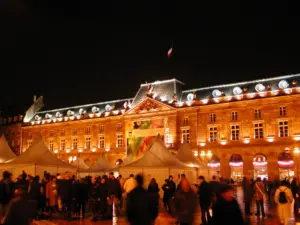 市政府廣場前的聖誕市集