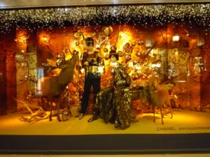 巴黎聖誕櫥窗的女裝禮服