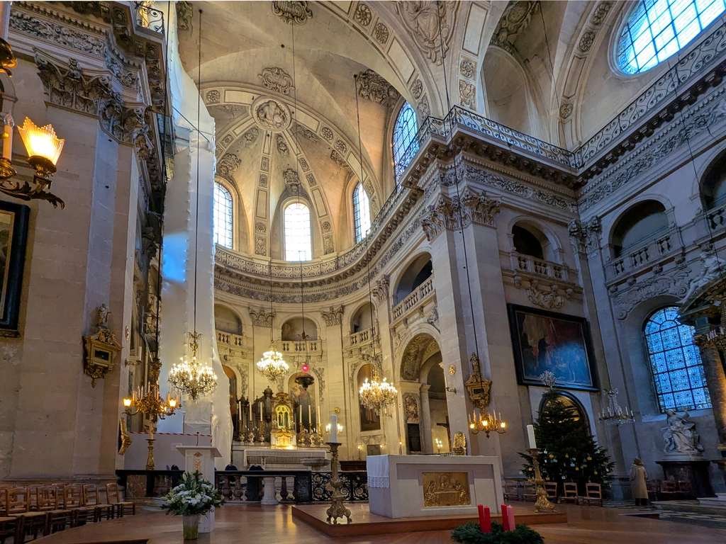 聖保祿聖路易教堂，最引人入勝的的是巴洛克風格建築