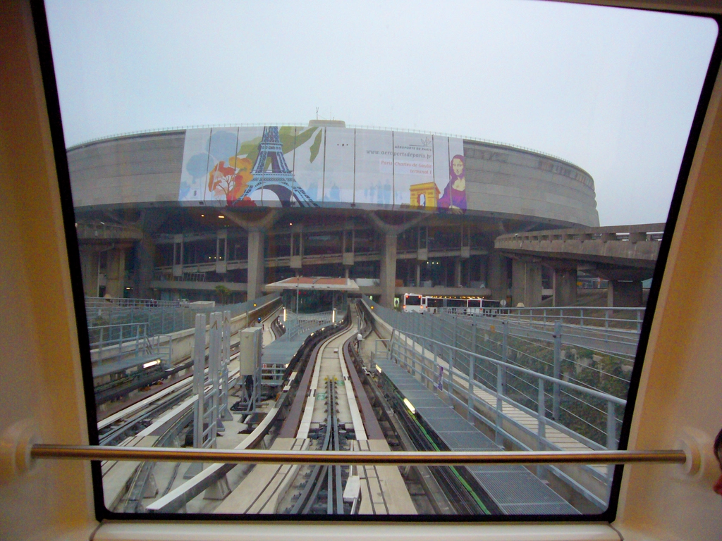 巴黎戴高樂機場的第一航廈圓形建築