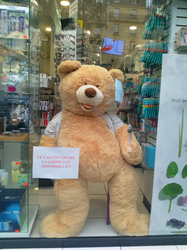 在巴黎西藥房裡的戈伯蘭泰迪熊 (Les Nounours des Gobelins)