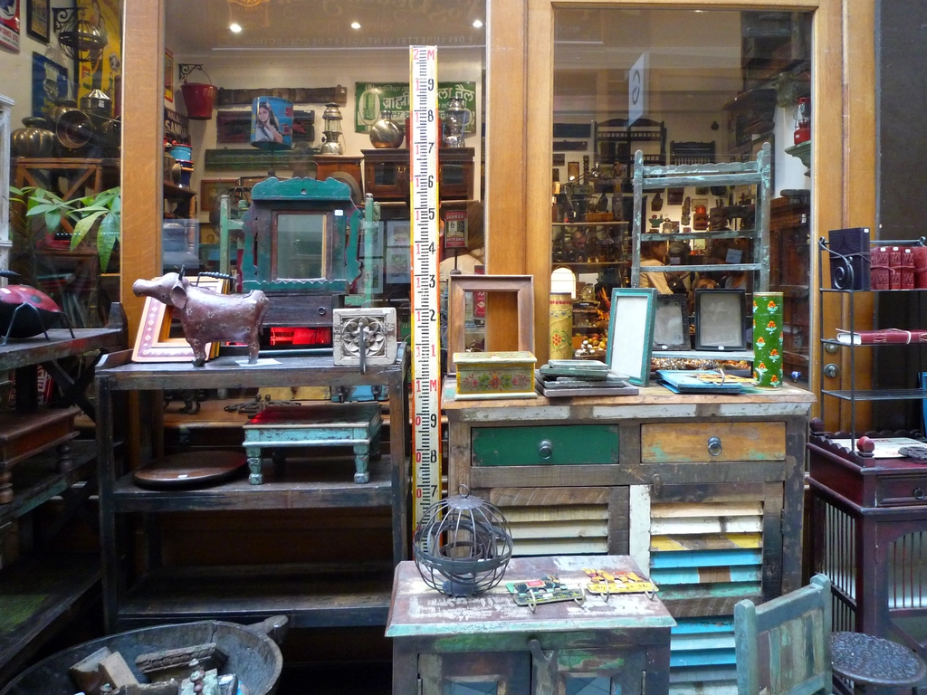 巴黎拱廊街裡的古董店