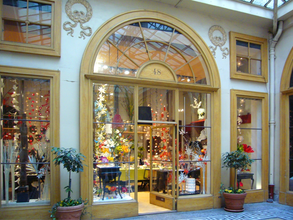 巴黎拱廊街裡的藝廊與小店