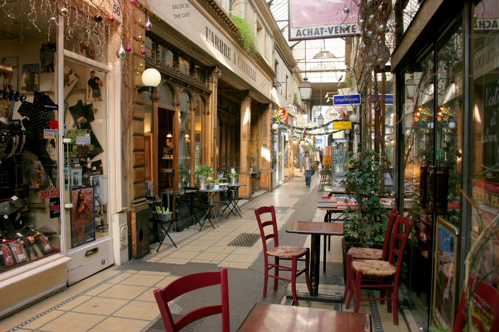 巴黎拱廊街的商店