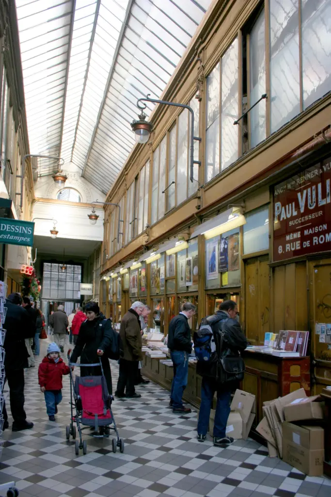 巴黎拱廊街的老書店