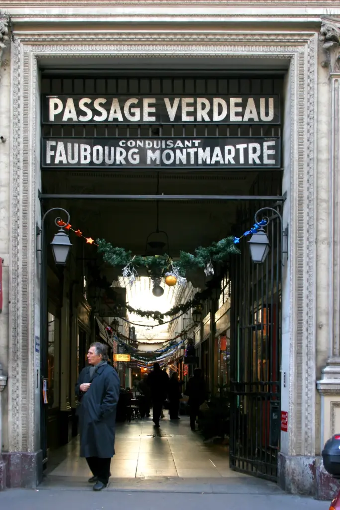 巴黎拱廊街 Passage Verdeau 出口